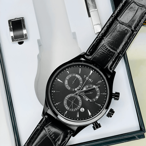 Este reloj destaca por su diseño elegante y funcional, ideal para acompañar cualquier ocasión. Cuenta con una caja de acero inoxidable de 4,2 x 1,1cm y una correa de cuero de 25,5 x 2,2cm, que brindan comodidad y resistencia al uso diario. Además, es resistente al agua, ofreciendo mayor durabilidad. Incluye gemelos para camisa y un clip para corbata, permitiendo complementar el estilo personal con detalles de distinción. Su presentación en estuche lo convierte en una excelente opción para obsequiar.