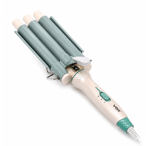 Lográ ondas suaves, naturales y de aspecto profesional en minutos con la Rizadora Triple VGR. Equipada con 90W de potencia y 2 niveles de temperatura, ofrece un calentamiento rápido en tan solo 30 segundos, permitiéndote peinar tu cabello de forma eficiente y segura. Su recubrimiento cerámico ayuda a distribuir el calor de manera uniforme, reduciendo el daño y aportando un acabado más brillante. Además, cuenta con punta de aislamiento térmico, protección contra sobrecalentamiento, luz indicadora de funcionamiento y un cable de 1,8 metros que brinda mayor comodidad y libertad de movimiento durante el uso. 