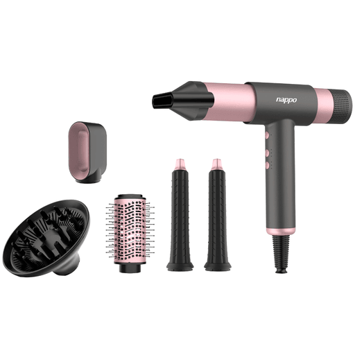 El secador de pelo NAPPO de 2200W combina potencia y eficiencia para lograr un secado rápido y profesional en casa. Diseñado para adaptarse a todo tipo de cabello, cuenta con 3 velocidades y 3 niveles de temperatura, ofreciendo un control total según tus necesidades. Incorpora además un botón de aire frío que ayuda a fijar el peinado y prolongar su duración. Su indicador LED aporta un uso más práctico y moderno, mientras que la protección contra sobrecalentamiento asegura seguridad y confianza en cada uso.
