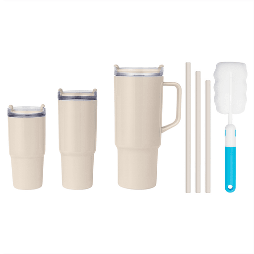 Este set de 3 vasos es ideal para acompañarte en tu rutina diaria o en tus salidas al aire libre. Incluye un vaso grande de 1400ml con asa resistente para facilitar el transporte, un vaso mediano de 860ml y un vaso chico de 550ml, todos con tapa transparente y sorbito incorporado para una experiencia de bebida más práctica y cómoda. Están fabricados en plástico duradero y su tamaño es compatible con la mayoría de los portavasos, lo que los hace perfectos para llevar en el auto, a la oficina o al gimnasio. Además, se incluye un cepillo de limpieza para mantener los vasos siempre listos para usar. Un set versátil y funcional para disfrutar tus bebidas favoritas en cualquier momento y lugar.