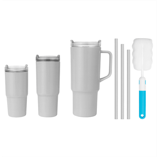 Este set de 3 vasos es ideal para acompañarte en tu rutina diaria o en tus salidas al aire libre. Incluye un vaso grande de 1400ml con asa resistente para facilitar el transporte, un vaso mediano de 860ml y un vaso chico de 550ml, todos con tapa transparente y sorbito incorporado para una experiencia de bebida más práctica y cómoda. Están fabricados en plástico duradero y su tamaño es compatible con la mayoría de los portavasos, lo que los hace perfectos para llevar en el auto, a la oficina o al gimnasio. Además, se incluye un cepillo de limpieza para mantener los vasos siempre listos para usar. Un set versátil y funcional para disfrutar tus bebidas favoritas en cualquier momento y lugar.
