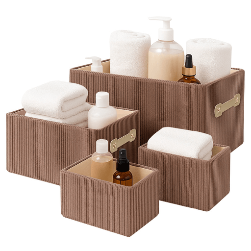 Organizá tu hogar con estilo gracias a este set de canastos de pana acanalada, que combina elegancia y funcionalidad en cada detalle. Su diseño liviano pero resistente ofrece un amplio espacio para guardar accesorios de belleza, toallas, juguetes o cualquier artículo del hogar, adaptándose a cualquier habitación. Perfectos para el dormitorio, baño, oficina o sala de estar, estos organizadores aportan un toque sofisticado mientras mantienen todo en su lugar.