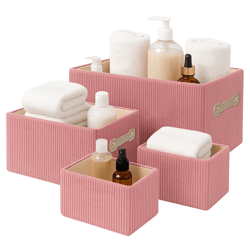 Organizá tu hogar con estilo gracias a este set de canastos de pana acanalada, que combina elegancia y funcionalidad en cada detalle. Su diseño liviano pero resistente ofrece un amplio espacio para guardar accesorios de belleza, toallas, juguetes o cualquier artículo del hogar, adaptándose a cualquier habitación. Perfectos para el dormitorio, baño, oficina o sala de estar, estos organizadores aportan un toque sofisticado mientras mantienen todo en su lugar.