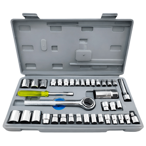 El Set de Dados con Cricket de 40 piezas es una solución completa y práctica para tareas de ajuste, reparación y mantenimiento. Incluye una llave cricket reversible de 3/8” que permite trabajar con mayor rapidez y precisión al apretar o aflojar tornillos y tuercas con cabezas hexagonales. El set incorpora mango giratorio, extensiones, adaptadores y una amplia variedad de dados en las medidas más utilizadas, incluyendo dados especiales para bujías, ofreciendo versatilidad para distintos tipos de trabajos. Todo el set se presenta en un maletín resistente, diseñado para mantener las herramientas organizadas y facilitar su transporte y almacenamiento.