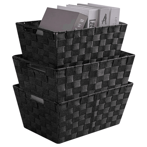 Este set de organizadores de 3 piezas es la solución perfecta para tu hogar. Elaborados con una resistente malla de polipropileno trenzado y un sólido marco metálico, te ofrecen un amplio espacio para organizar sábanas, toallas, juguetes y otros artículos en cualquier habitación. Diseñados para el uso diario, son livianos y resistentes, perfectos para brindarle un toque elegante a tu dormitorio, baño, cocina o sala de estar.