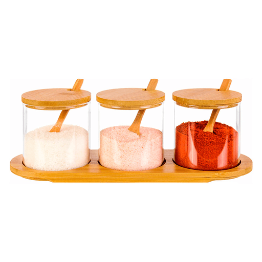 Este set para condimentos de 3 piezas es el complemento perfecto para tu cocina. Fabricados en vidrio de borosilicato, garantizan la frescura de tus especias mientras que las tapas de bambú le dan un toque elegante. La bandeja de bambú con ranuras sostiene los frascos de forma segura, manteniendo tu cocina limpia y organizada. Además, cada frasco viene con su propia cuchara de bambú, lo que te permite utilizar las especias sin necesidad de mezclarlas.