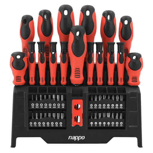 Este kit de destornilladores NAPPO de 50 piezas es una solución completa y versátil para todo tipo de trabajos, desde tareas de precisión hasta aplicaciones más exigentes. Fabricado en acero S2 con eje CRV6150, incluye destornilladores métricos y de precisión, portapuntas y una amplia variedad de puntas magnéticas (planas, Phillips, Torx, Allen, Pozidriv y cuadradas), todo organizado en un práctico soporte para banco o pared. Además, sus mangos ergonómicos antideslizantes garantizan un agarre cómodo y seguro, ofreciendo mayor control, eficiencia y comodidad durante el uso prolongado.