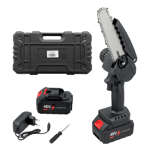 Esta motosierra de mano es la herramienta ideal para trabajos de jardinería y mantenimiento. Equipada con batería de 48V de iones de litio, ofrece un rendimiento eficiente y autonomía para realizar cortes precisos sin depender de cables. Su diseño ergonómico y seguro permite un manejo cómodo y controlado, mientras que la velocidad ajustable se adapta a distintos tipos de corte, desde ramas finas hasta pequeños troncos. Fabricada con materiales resistentes como ABS y metal, garantiza durabilidad y buen desempeño en cada uso.