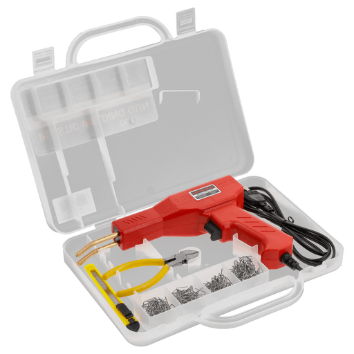 Esta soldadora de plástico con kit completo es ideal para reparar y reforzar piezas plásticas de forma rápida y precisa. Incorpora iluminación LED que mejora la visibilidad durante el trabajo y permite detectar fácilmente las zonas dañadas. Su uso es simple: solo se coloca la grapa en la punta, se presiona el botón y se deja fundir en el plástico para realizar la reparación. Es perfecta para parachoques, tableros, portalámparas y diversos artículos plásticos. Cuenta con protección contra sobrecarga de temperatura, mango antideslizante y alcanza hasta 600°C. Incluye maletín de transporte, alicate, trincheta y diferentes tipos de grapas para múltiples aplicaciones.