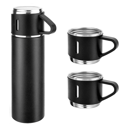Este set de termo de acero inoxidable con 3 tazas es perfecto para cualquier momento del día y cualquier lugar a donde vayas. Posee capacidad de 500ml y cuenta con un aislamiento térmico avanzado que garantiza la preservación del calor o frío de tus bebidas durante 12 horas, lo que lo hace ideal tanto para tu té matutino como para una refrescante bebida. Su base antideslizante añade estabilidad, evitando derrames y accidentes, mientras que su cierre hermético asegura que las bebidas se mantengan a la temperatura deseada sin riesgo de fugas.