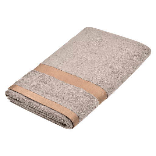 La toalla grande de 100% algodón está diseñada para brindarte una experiencia de confort inigualable. Gracias a su tejido de alta calidad, absorbe la humedad de manera rápida y eficiente, manteniéndote seco y cómodo al instante. Su textura suave y esponjosa cuida tu piel, proporcionando una sensación de lujo en cada uso. Con dimensiones de 70 x 140cm, es perfecta para el baño, la piscina o la playa, ofreciéndote el tamaño ideal para envolverte con comodidad. Disfrutá de la combinación perfecta entre absorción, durabilidad y suavidad con esta toalla imprescindible en tu hogar.