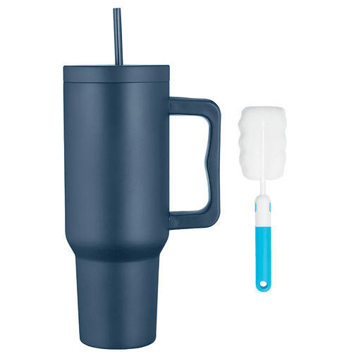Llevá tus bebidas favoritas a donde vayas con este vaso térmico de 1200ml. Su diseño moderno cuenta con un asa ergonómica y tapa con sorbito, ideal para el día a día, entrenamientos o viajes. Fabricado en acero inoxidable 304, es libre de BPA, fácil de lavar, apto para lavavajillas y viene con una esponja de limpieza incluida. Práctico, resistente y listo para acompañarte en cualquier ocasión.
