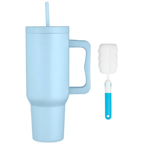 Llevá tus bebidas favoritas a donde vayas con este vaso térmico de 1200ml. Su diseño moderno cuenta con un asa ergonómica y tapa con sorbito, ideal para el día a día, entrenamientos o viajes. Fabricado en acero inoxidable 304, es libre de BPA, fácil de lavar, apto para lavavajillas y viene con una esponja de limpieza incluida. Práctico, resistente y listo para acompañarte en cualquier ocasión.
