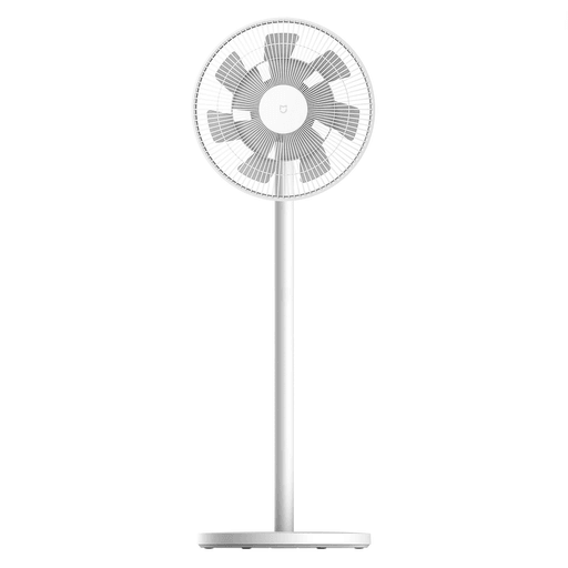 El ventilador Xiaomi Mi Smart Standing Fan 2 es el compañero perfecto para disfrutar de una fresca brisa en cualquier lugar gracias a su diseño  portátil. Sus aspas de doble capa con forma de ala ofrecen una brisa suave y confortable, mientras que su ventilación de 140° ajustable te permite enfriar la habitación de manera eficiente. Además, cuenta con control por voz, ajustes de velocidad y programación inteligente a través de la aplicación Mi Home/Xiaomi Home.