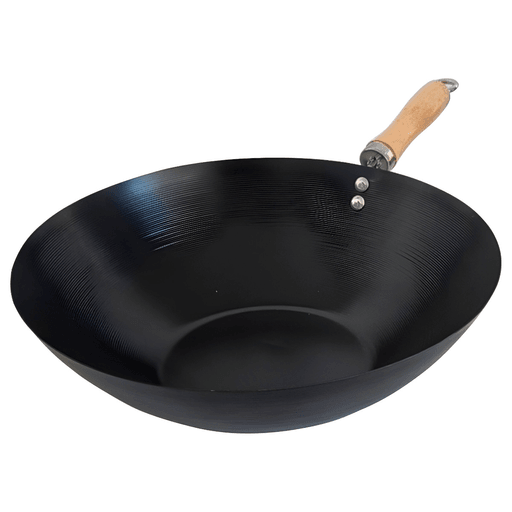Descubrí la experiencia de cocinar con el wok de acero al carbono, diseñado para potenciar el sabor de tus platos con una cocción uniforme y eficiente. Su superficie antiadherente facilita la preparación de todo tipo de comidas, evitando que los ingredientes se peguen y permitiendo una limpieza sencilla; además su asa de madera te ofrece un agarre cómodo y seguro. Ideal para salteados, frituras y guisos, es la elección perfecta para quienes buscan durabilidad y calidad en su cocina. ¡Dale un toque profesional a tus recetas con este wok versátil y resistente!