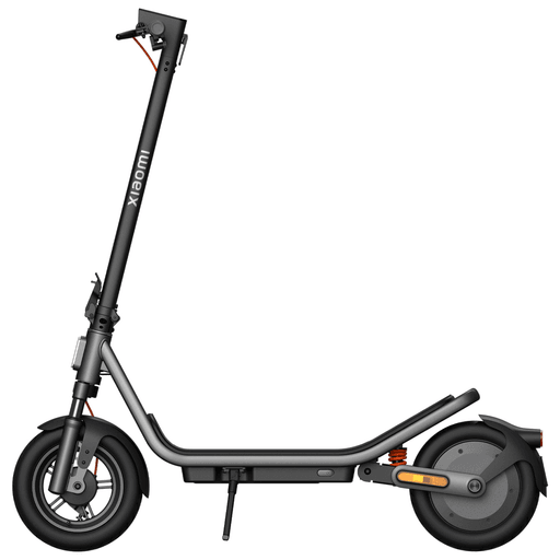 Viví una forma más cómoda y segura de moverte con el Xiaomi Electric Scooter 6. Su potente motor sin escobillas, autonomía de hasta 45km y batería de 360Wh ofrecen un rendimiento confiable para tus recorridos diarios. Incorpora doble suspensión, sistema de frenado doble con E-ABS, neumáticos con absorción de impactos y un chasis de acero al carbono que soporta hasta 120kg, brindando mayor estabilidad y confort. Además, cuenta con tres modos de conducción, certificación IPX5, luces inteligentes para una conducción más segura y conectividad con la app Xiaomi Home para gestionar fácilmente tu scooter desde el celular.