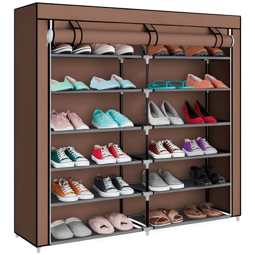 Práctica zapatera DecoTeam de tela plegable con 2 divisiones y 6 estantes. Realizada en tela transpirable de excelente calidad, plástico y metal. Posee cortinas enrollables con velcro y bolsillo en el lateral. Ideal para mantener tus zapatos u otros objetos ordenados y sin ocupar mucho espacio. Además es muy fácil de armar y limpiar.