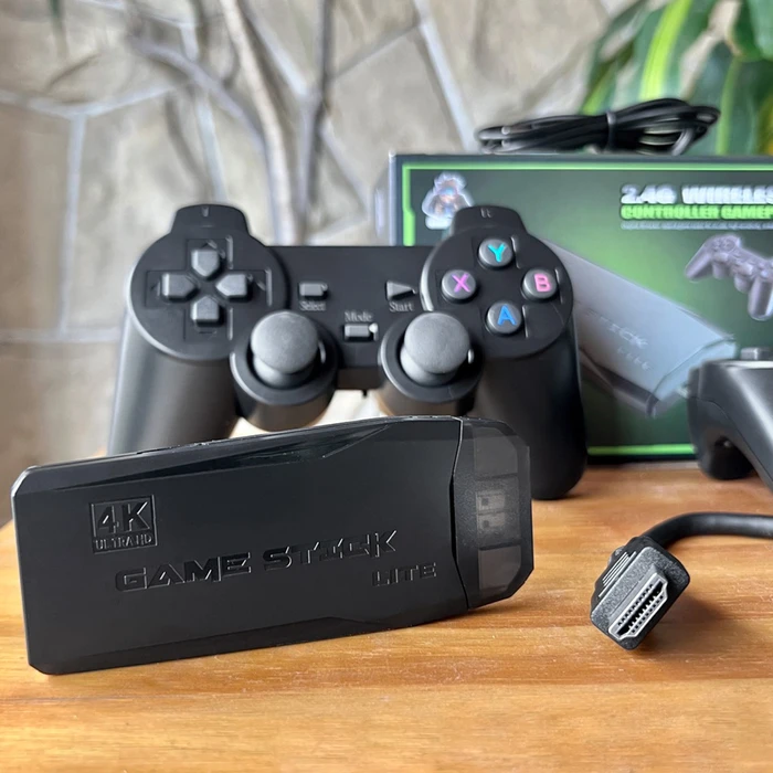 Consola de Juegos para TV Game Stick M8 con 2 Joysticks Inalámbricos, 9  Emuladores y más de 20000 Juegos Preinstalados, Conexión HDMI, oferta LOi.