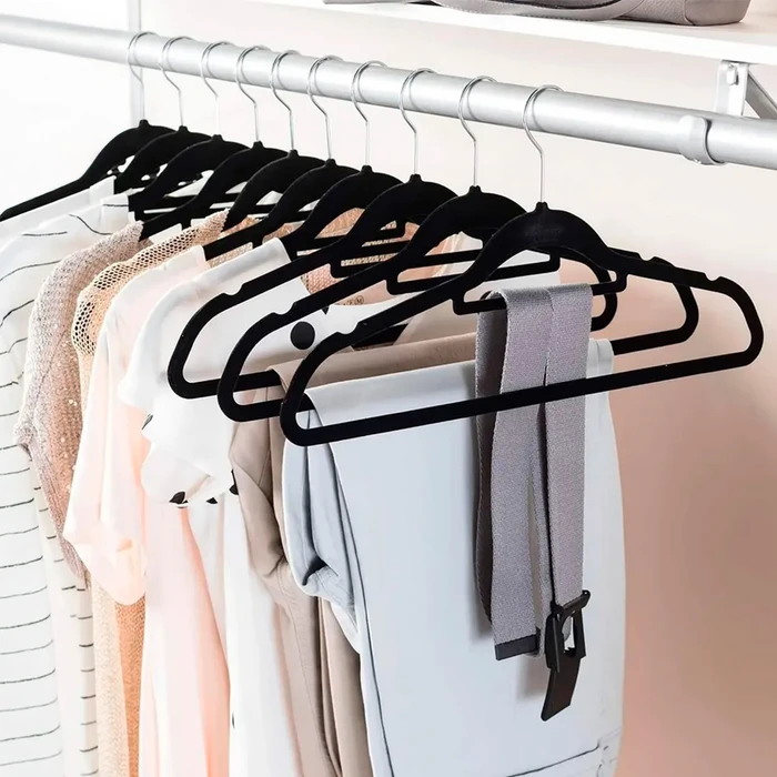 Set de 10 Perchas de Terciopelo con Pasador de Corbata y Gancho